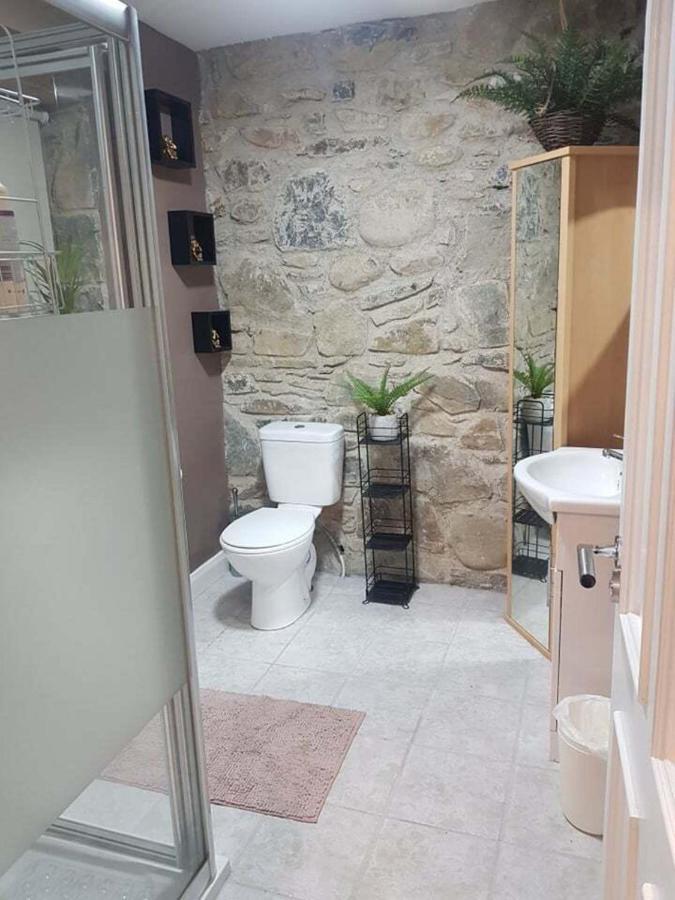 Cobbles Cottage - 2 Bedroom Stone Built Cottage Ballynahinch Bagian luar foto